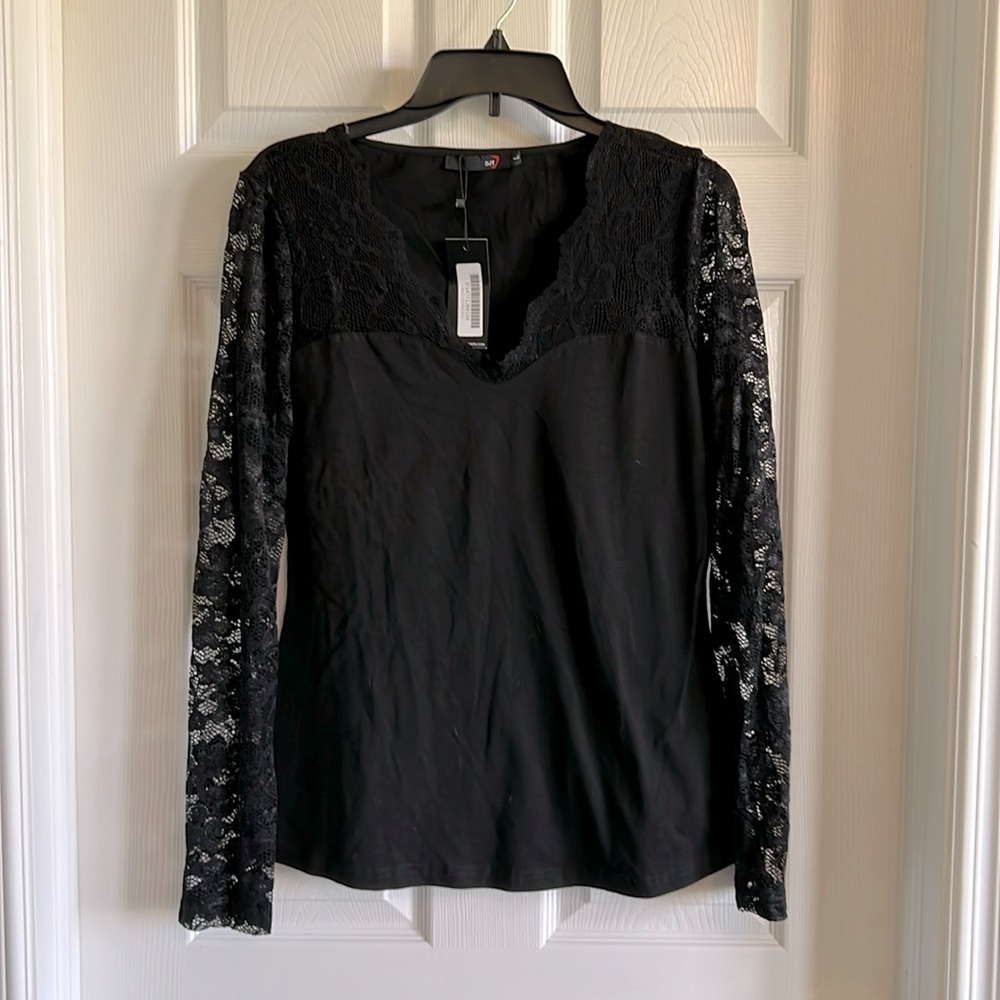 DJT Women’s Long Sleeve Lace Top